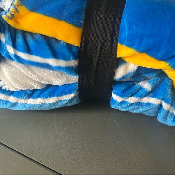Chargers Sherpa throw blanket NWT - Picture 4 of 5
